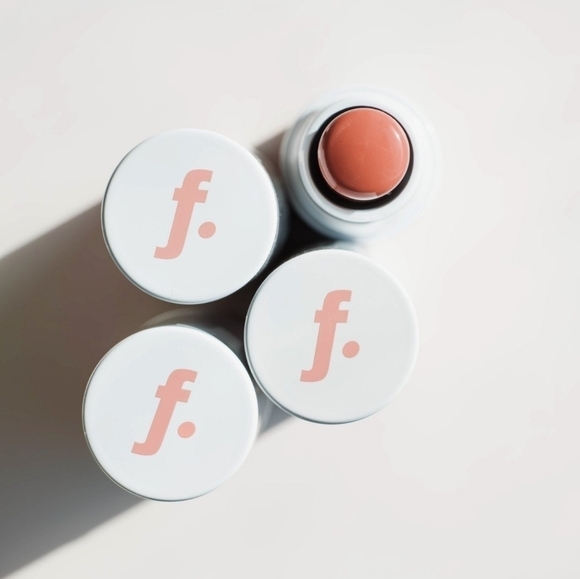 Floss The Concierge Cheek & Lip Tint Villa - Picture 4 of 10